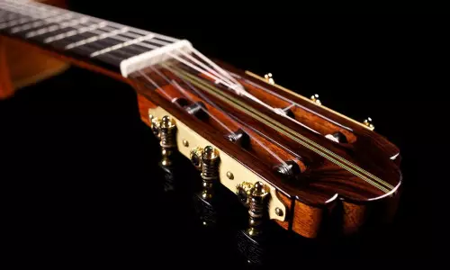 رنگبندی و کوک گیتار آدمیرا Infante 1/2